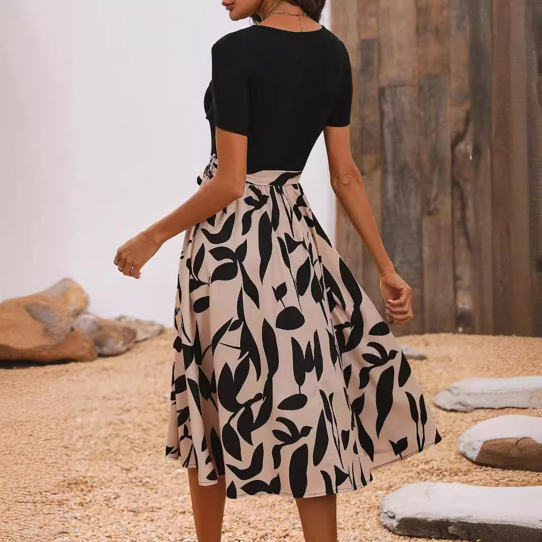 Robe en denim à lavage à l'eau avec trous et bords bruts, de style décontracté